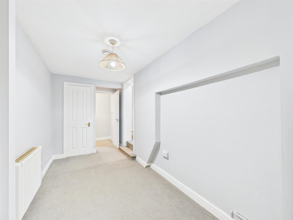 Charnwood Road, Shepshed, LE12 9QE