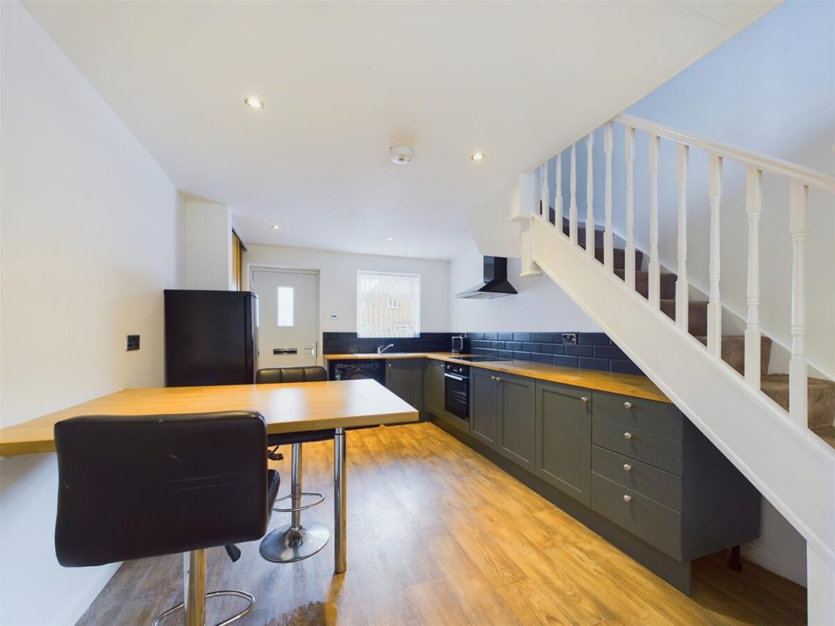 Maple Road, Loughborough, LE11 2JR (INC ALL BILLS)