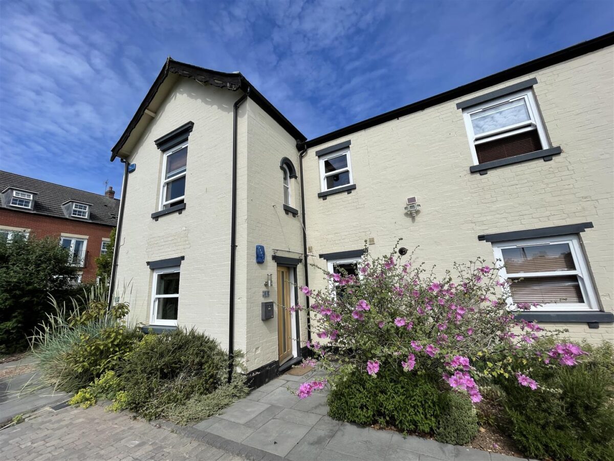 Castle Gate Mews, Mountsorrel, LE12 7AS