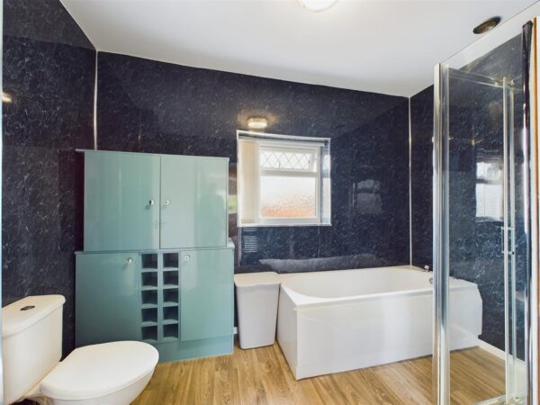 Maple Road, Loughborough, LE11 2JR (INC ALL BILLS)