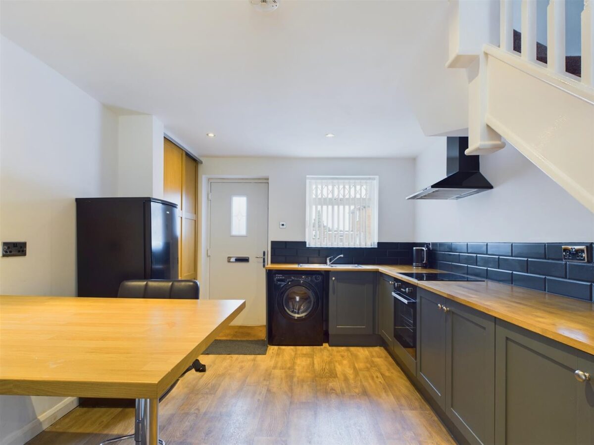 Maple Road, Loughborough, LE11 2JR (INC ALL BILLS)