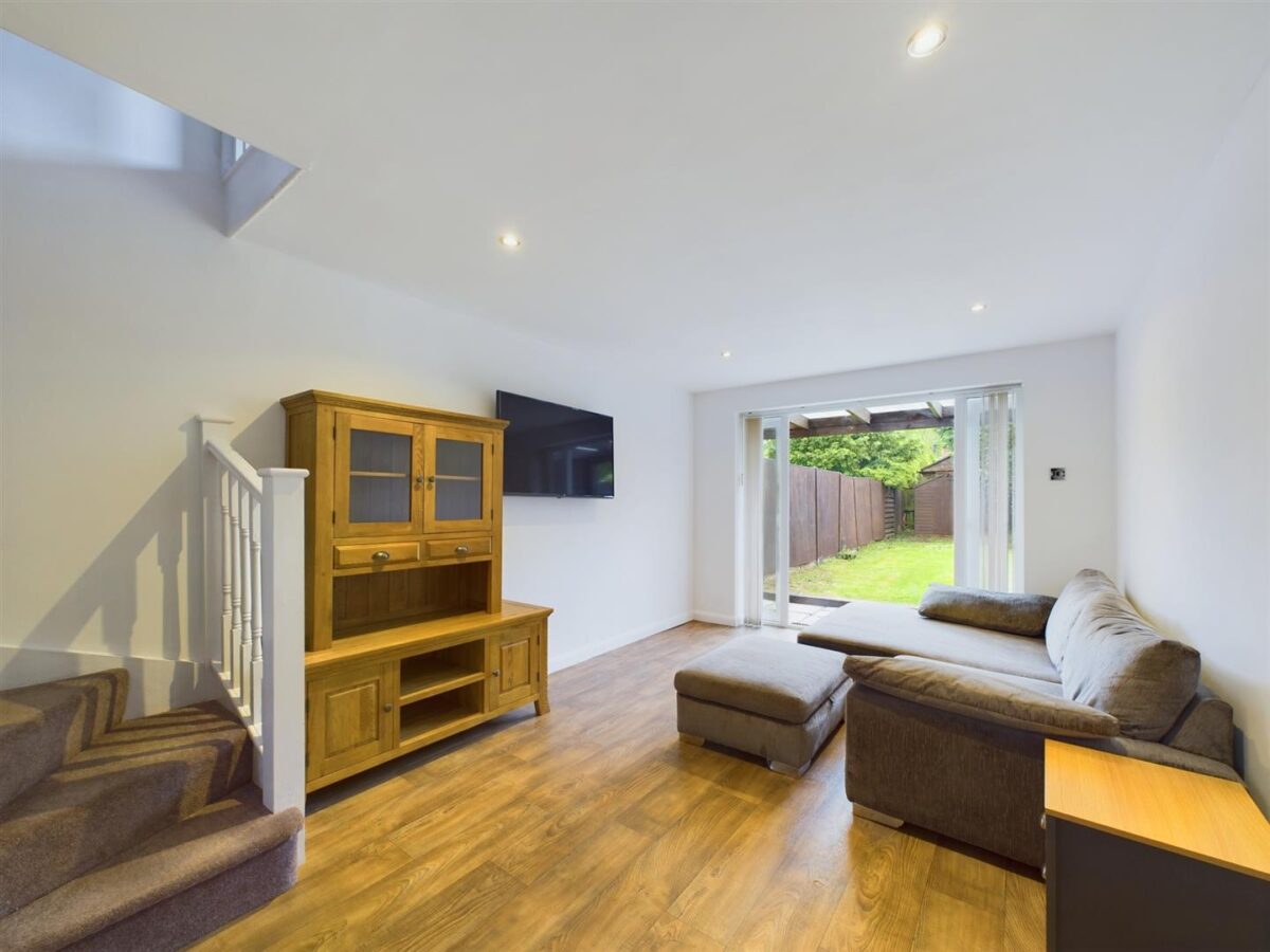 Maple Road, Loughborough, LE11 2JR (INC ALL BILLS)
