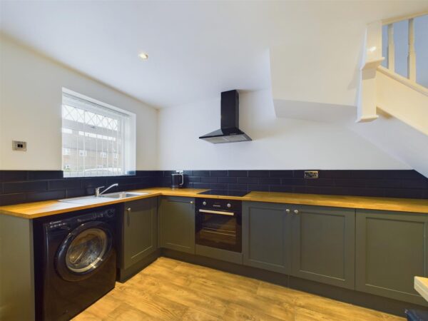 Maple Road, Loughborough, LE11 2JR (INC ALL BILLS)