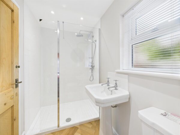 Maplewell Road, Woodhouse Eaves, LE12 8QY