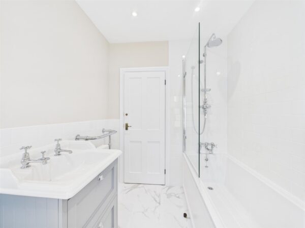 Maplewell Road, Woodhouse Eaves, LE12 8QY