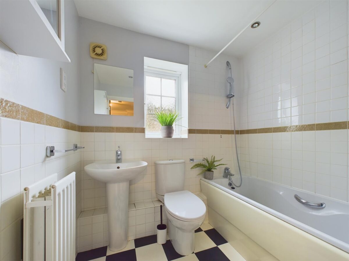 Cherry Croft, Loughborough- INC BILLS OPTION