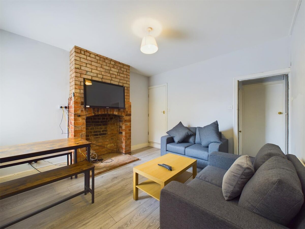 Cumberland Road, Loughborough - INCL BILLS OPTION