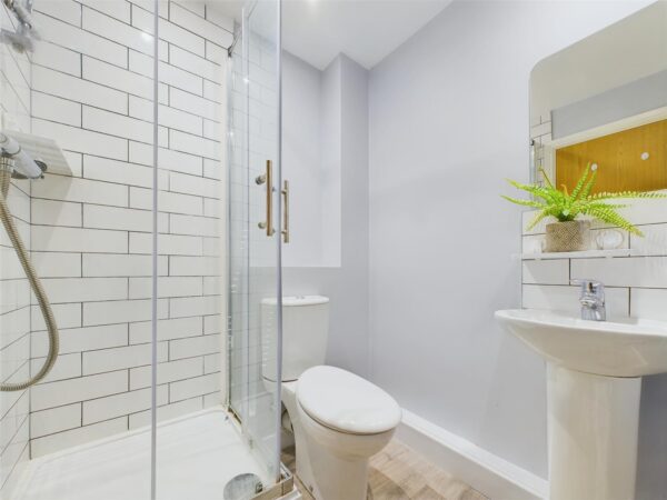 Cherry Croft, Kingfisher Way - INC BILLS OPTION