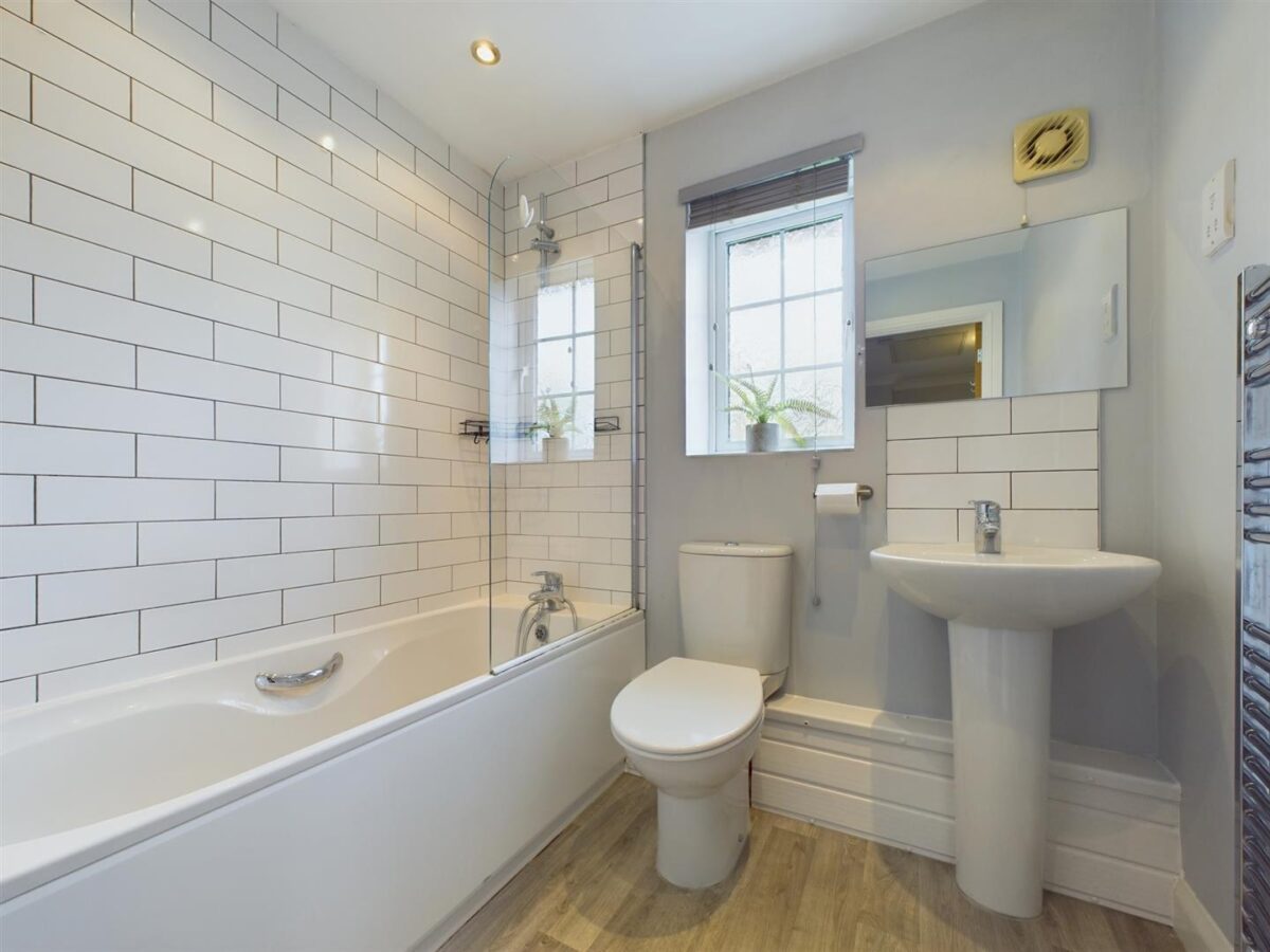 Cherry Croft, Kingfisher Way - INC BILLS OPTION