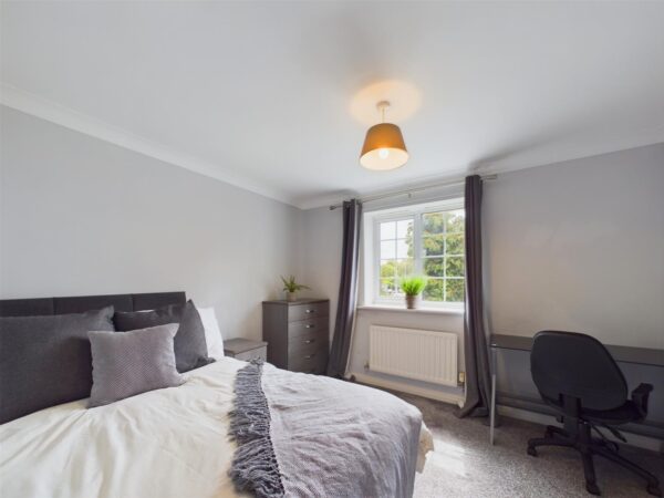 Cherry Croft, Kingfisher Way - INC BILLS OPTION