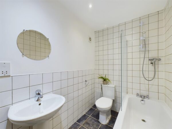 Adcocks Close, Loughborough - INC BILLS OPTION