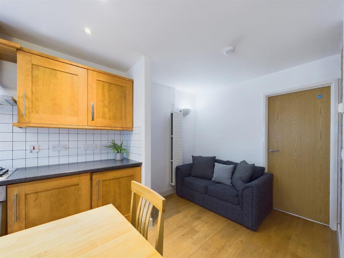 Adcocks Close, Loughborough - INC BILLS OPTION