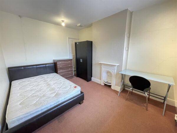 Oxford Street, Loughborough - INC BILLS OPTION