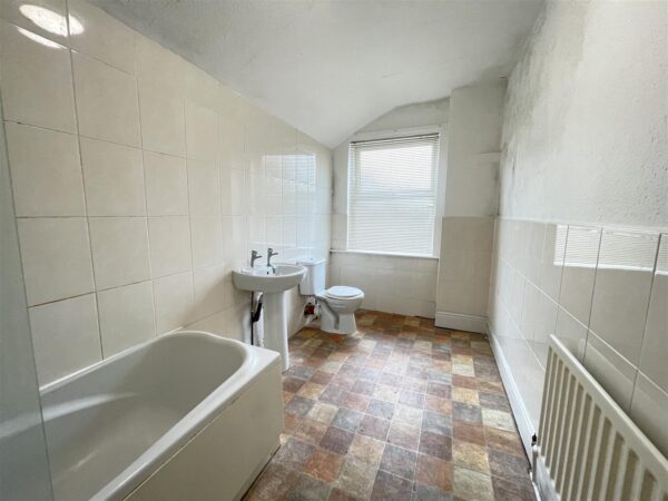 Oxford Street, Loughborough - INC BILLS OPTION