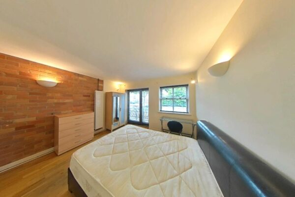 Adcocks Close, Loughborough, LE11 1HZ