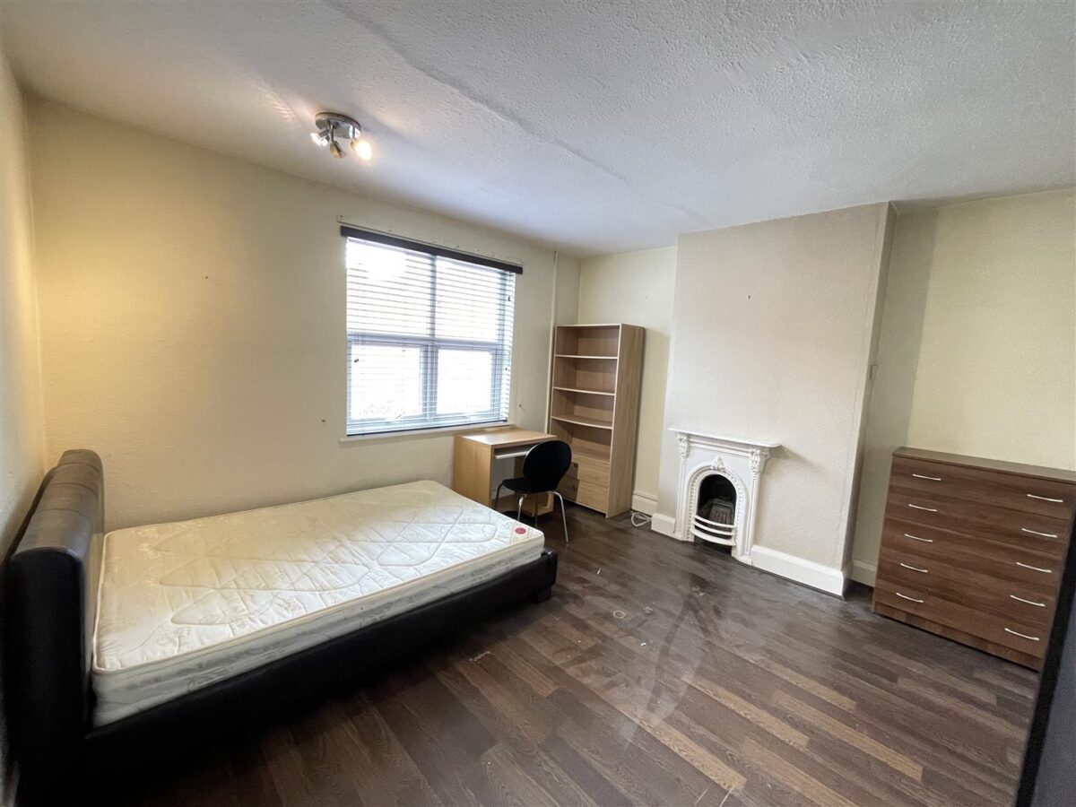 Oxford Street, Loughborough - INC BILLS OPTION