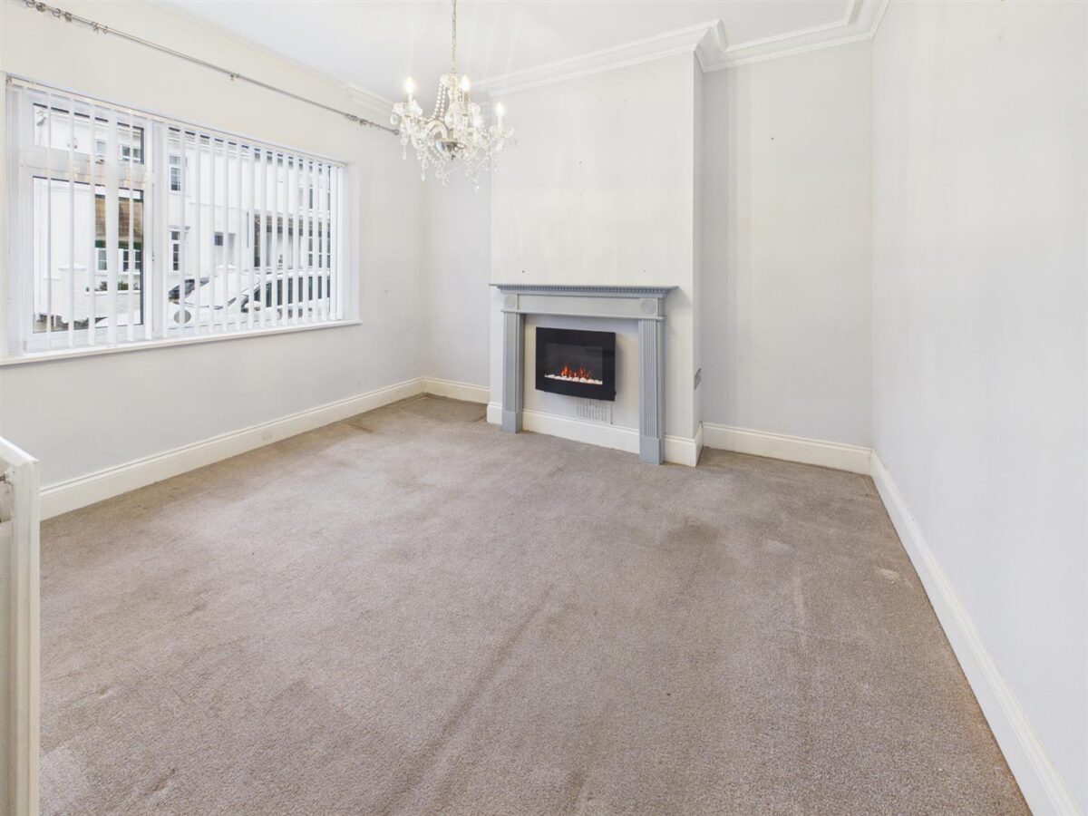 Crescent Road, Hugglescote, LE67 2BB