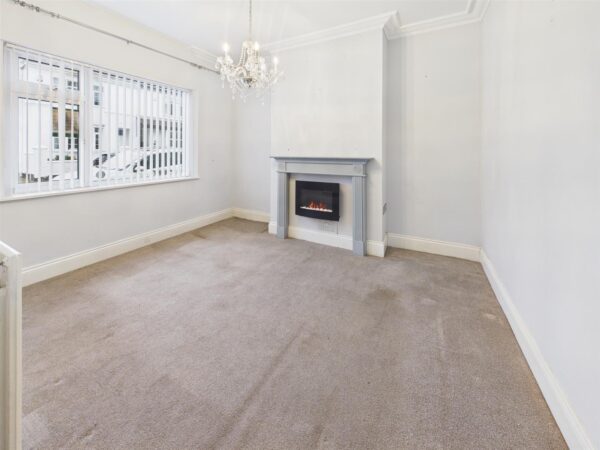 Crescent Road, Hugglescote, LE67 2BB