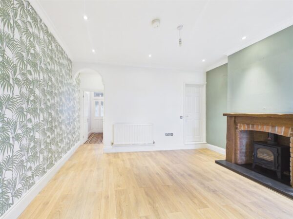 Crescent Road, Hugglescote, LE67 2BB