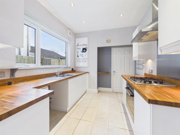 Crescent Road, Hugglescote, LE67 2BB