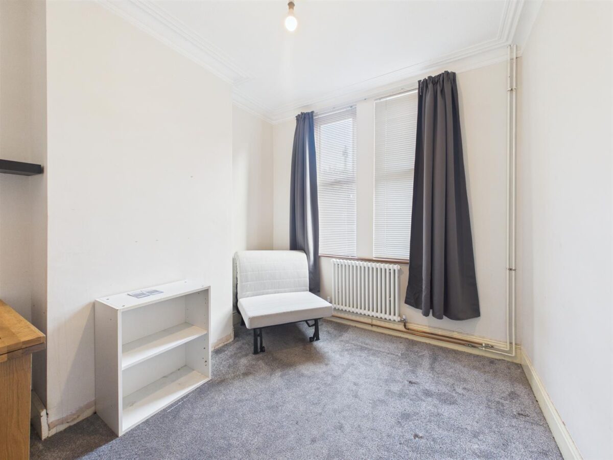 Oxford Street, Loughborough, LE11 5DR