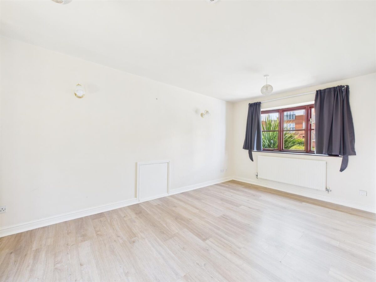 Bridgeside Cottages, Loughborough, LE11 1PZ