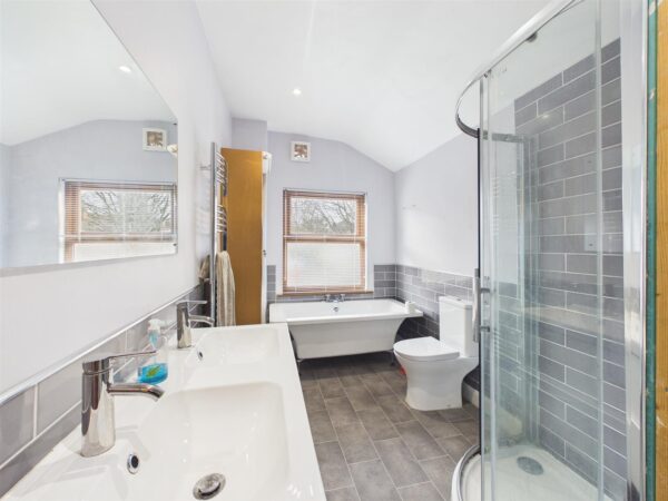 Oxford Street, Loughborough, LE11 5DR