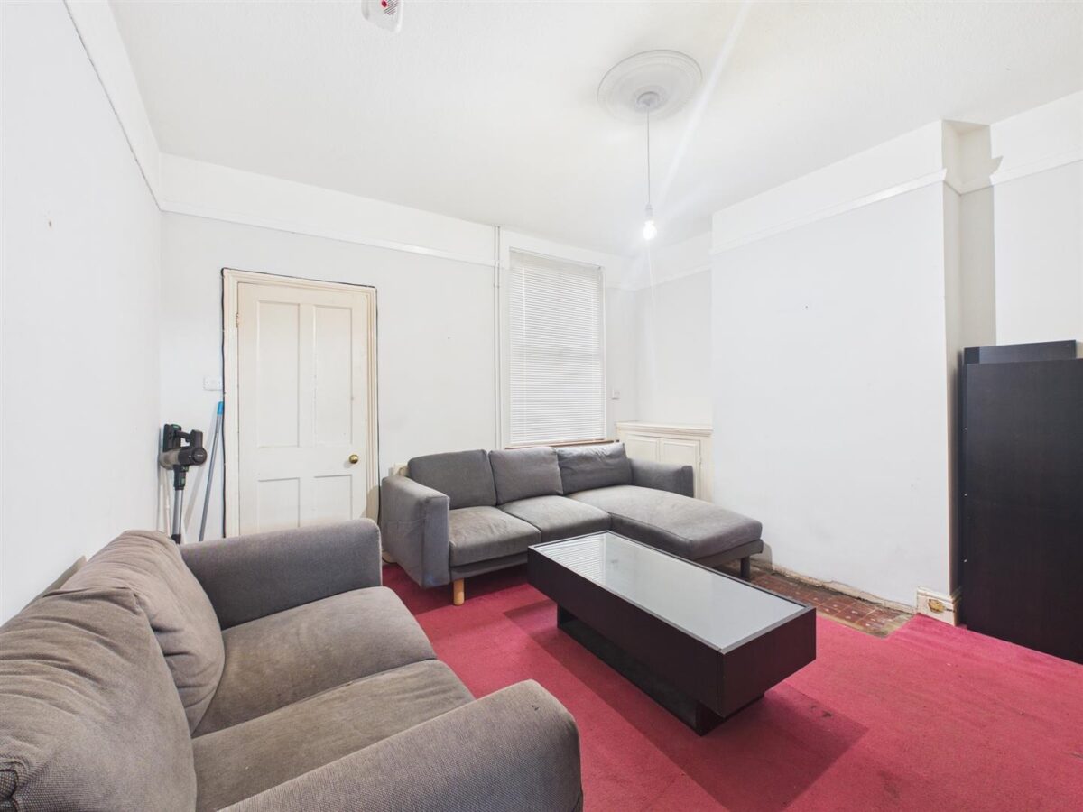 Oxford Street, Loughborough, LE11 5DR