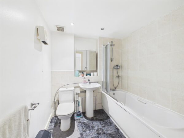 Coach house Court, Southfield Road, Loughborough LE11 2TJ