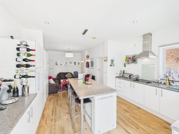 Highfields Drive, Loughborough, LE11 3JT