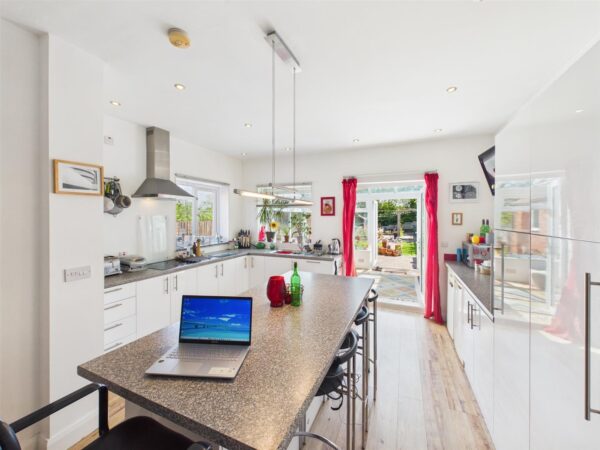 Highfields Drive, Loughborough, LE11 3JT