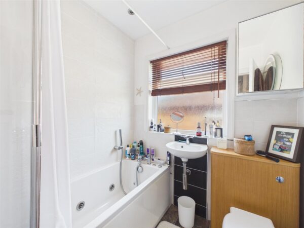 Highfields Drive, Loughborough, LE11 3JT