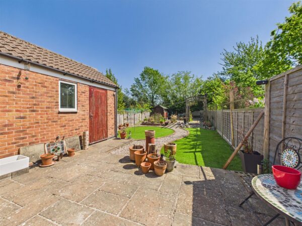 Highfields Drive, Loughborough, LE11 3JT