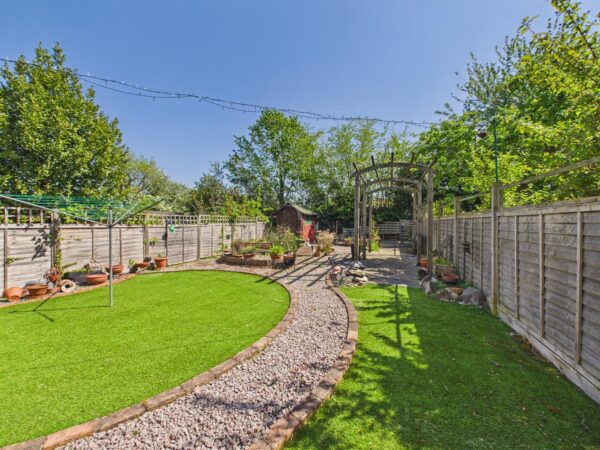 Highfields Drive, Loughborough, LE11 3JT