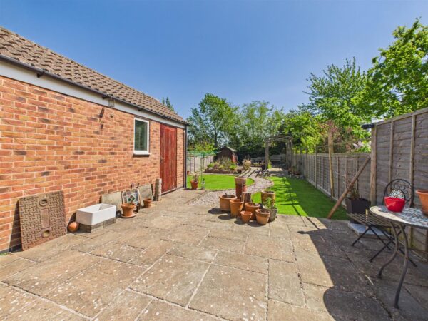 Highfields Drive, Loughborough, LE11 3JT