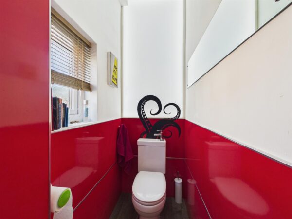 Highfields Drive, Loughborough, LE11 3JT